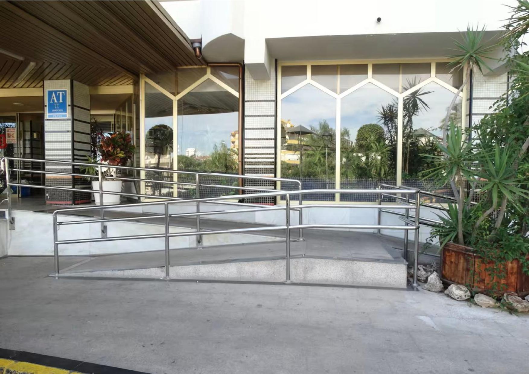 Apartment Benalbeach!! First Line & Pools