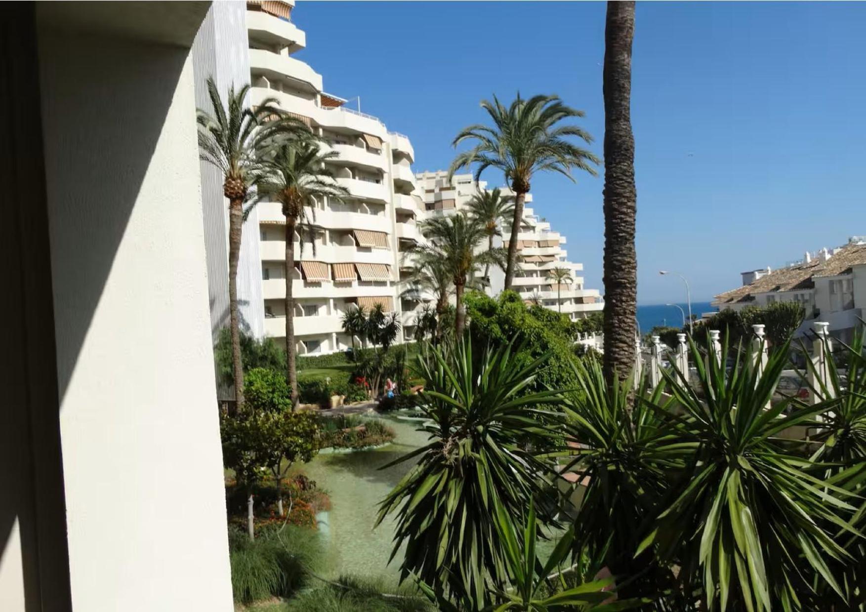 Apartment Benalbeach!! First Line & Pools *